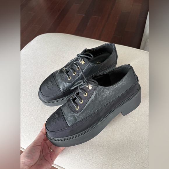 Chanel Loafers 21B Black CC Lace Up Oxford Platform Shoes EUR 40 US 9 - Picture 16 of 16